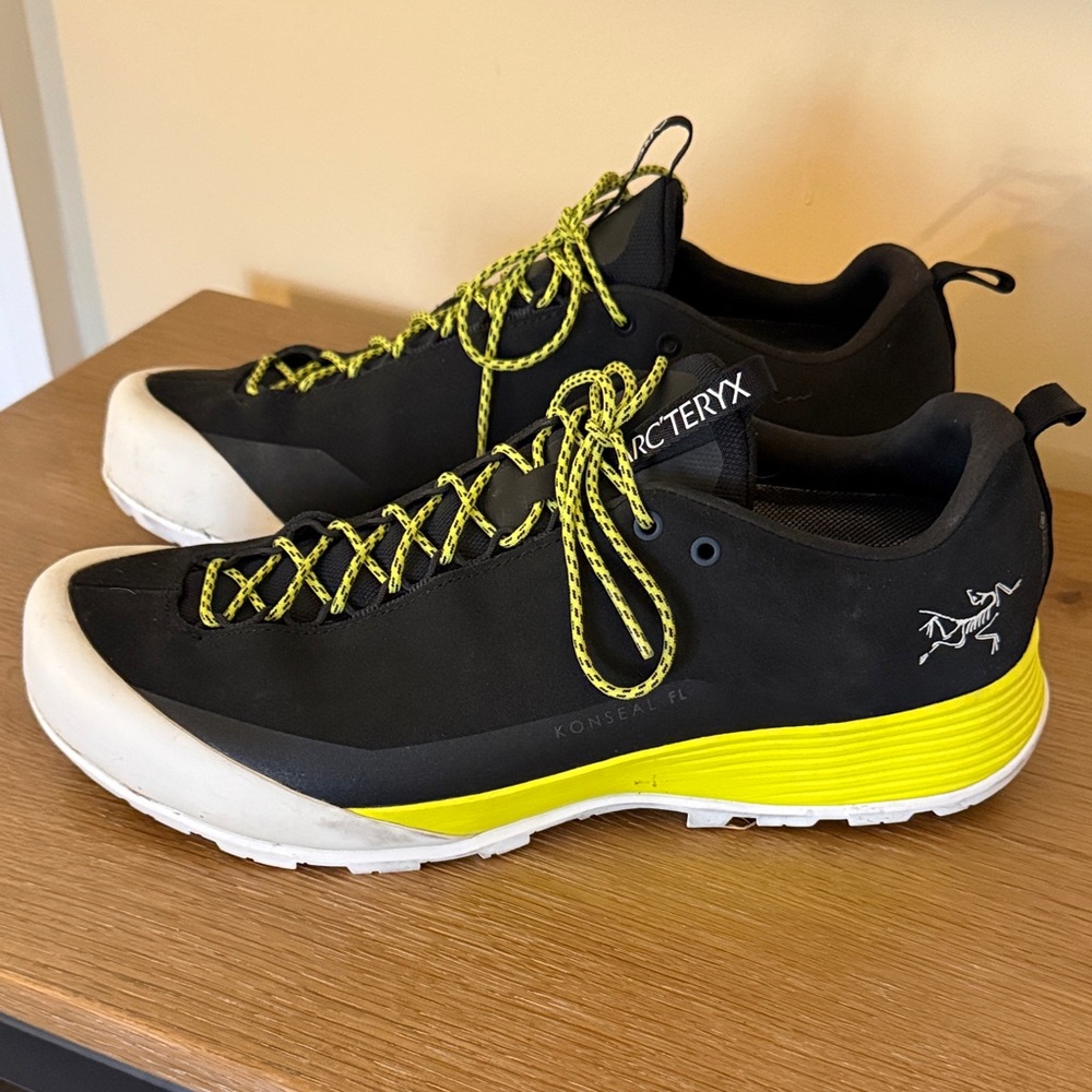 Arc'teryx Men's Konseal GoreTex Black and Yellow Hiking Sneaker Shoes - Size 10 - Picture 2 of 7